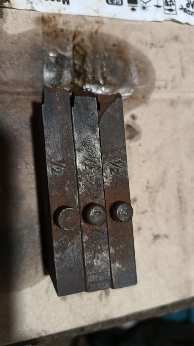 Плашка клупп для нарізання різьби