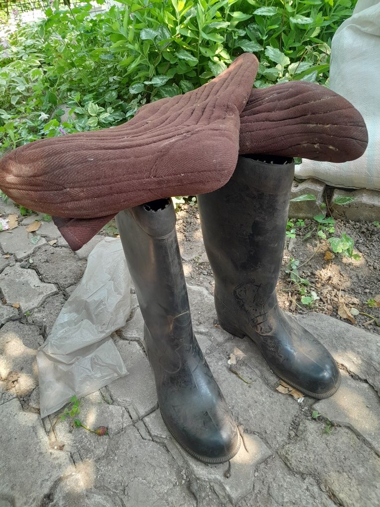 Продам сапоги с бурками и валенки.