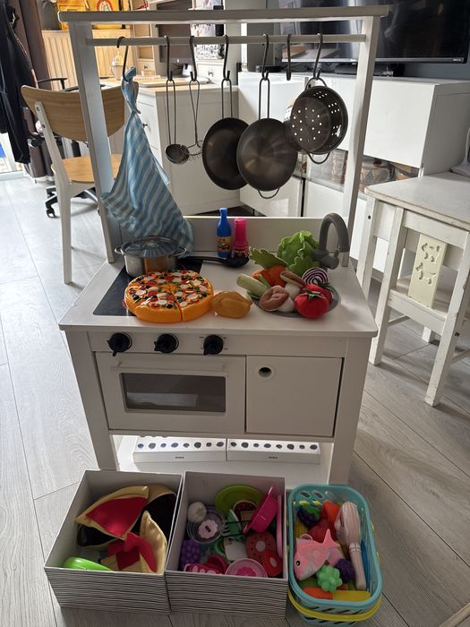 Kuchnia ikea z akcesoriami garnki warzywa owoce pizza ryby duży zestaw