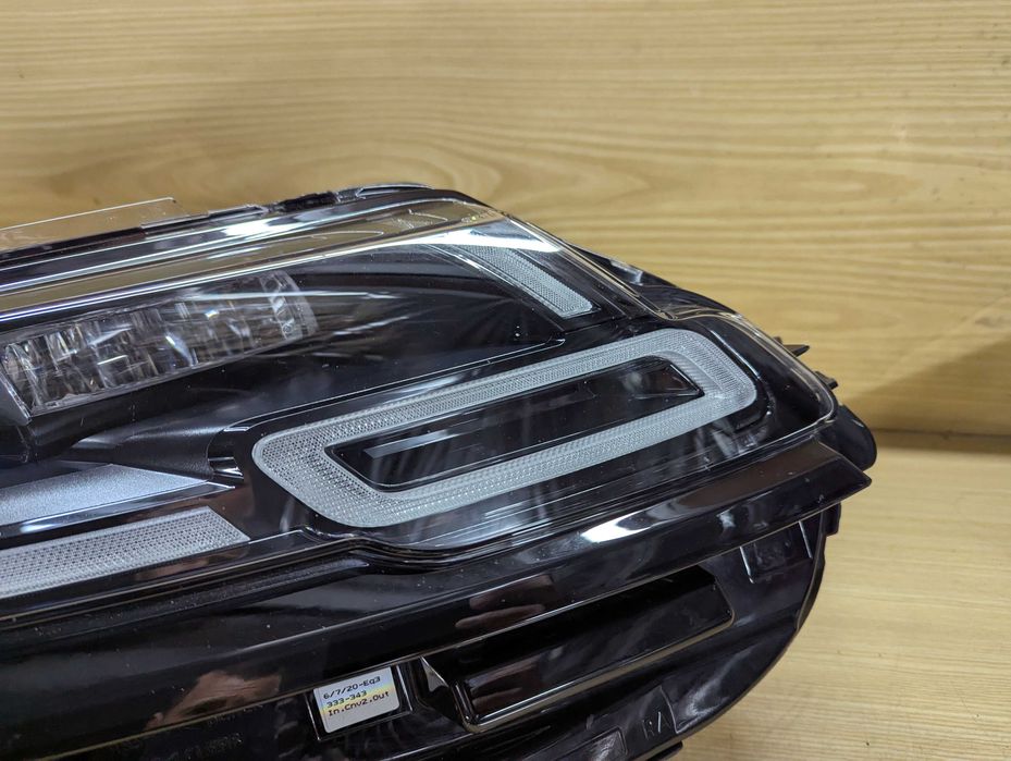 Фара права Range Rover Velar