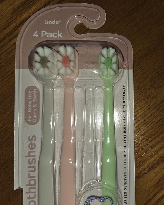 Szczoteczki do zębów Lindo ultracienkie włosie