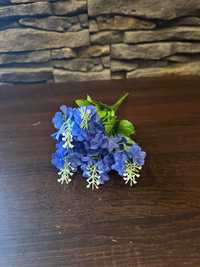 Bukiet sztucznych kwiatów niebieskie 33 cm 5 gałązek 48tknkw