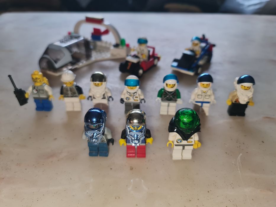 Legos Minifiguras e Veículos