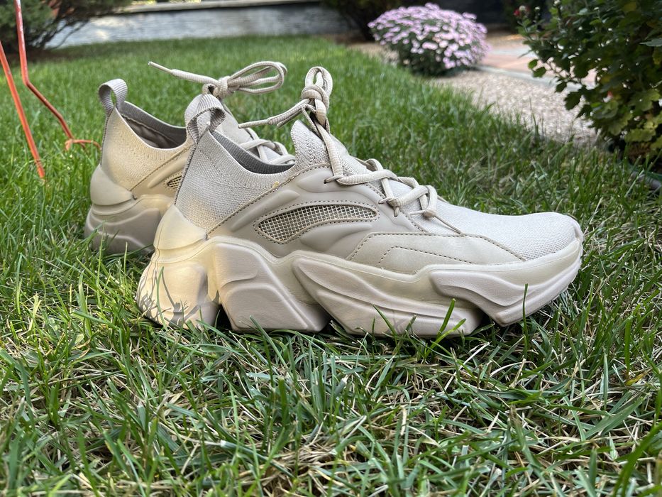 Чоловічі кросівки ZARA