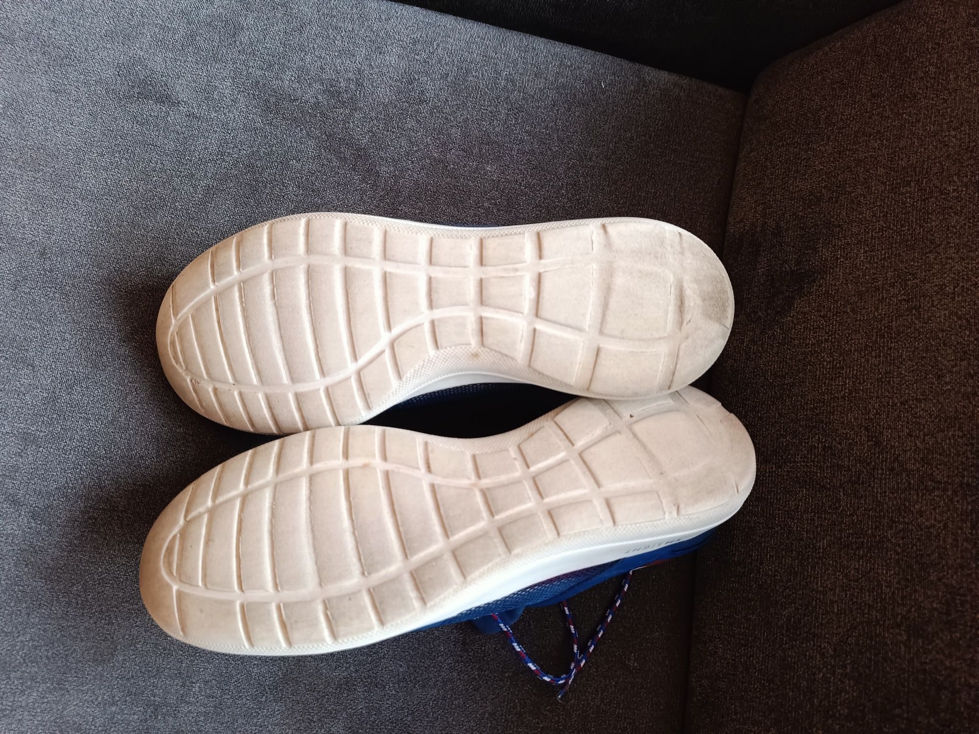 Sportowe buty Tommy Hilfiger 44