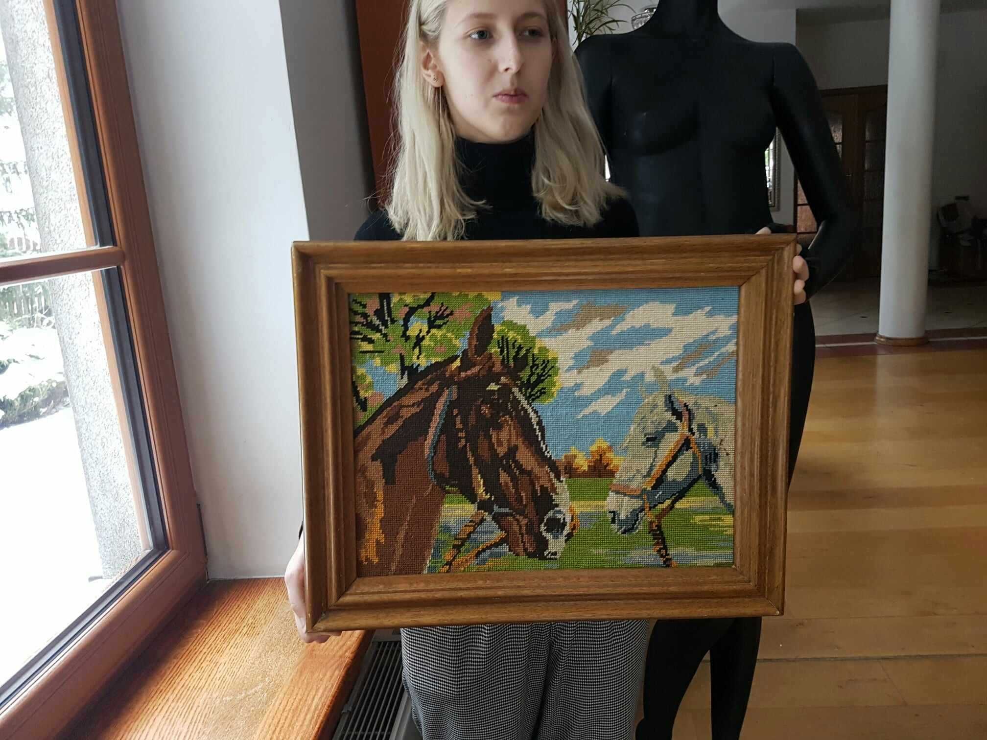 Obraz GOBELIN haftowany tkany "Konie" w ramie 50x40 cm