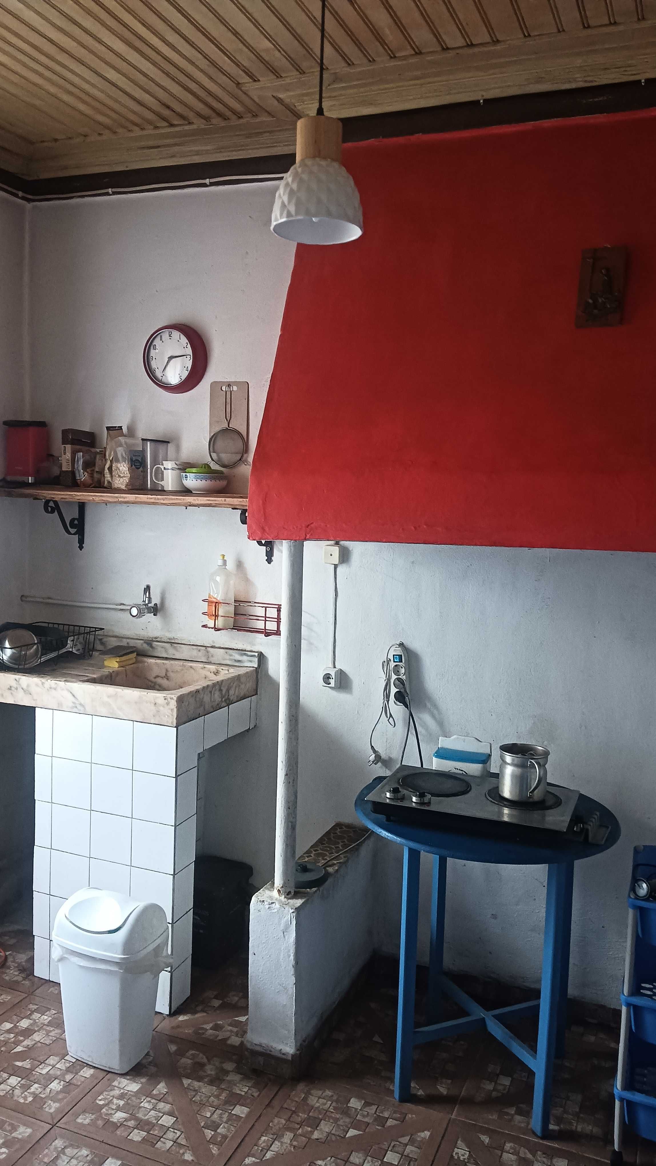 Casa tradicional com terreno com diversas árvores de fruto em S