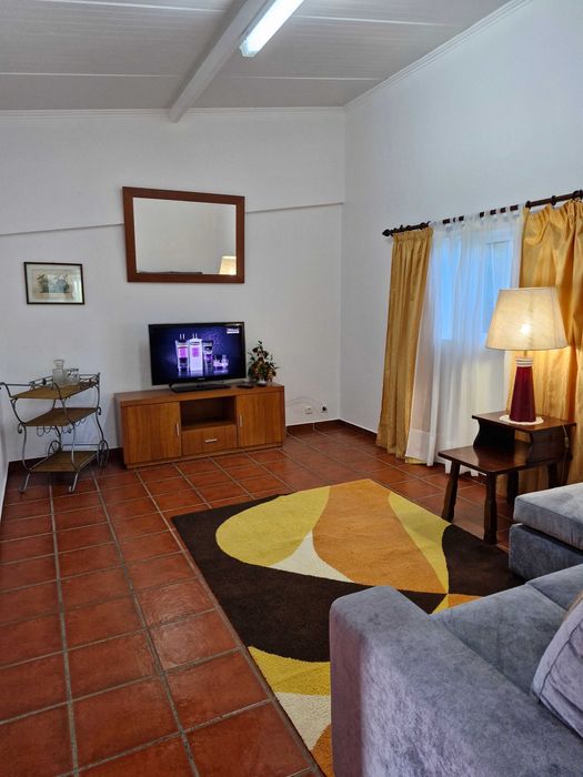 Apartamento T1 numa quinta na periferia de Angra