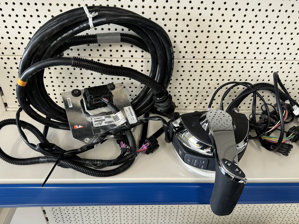manetka elektroniczna Mercury z  wizaką do silnika