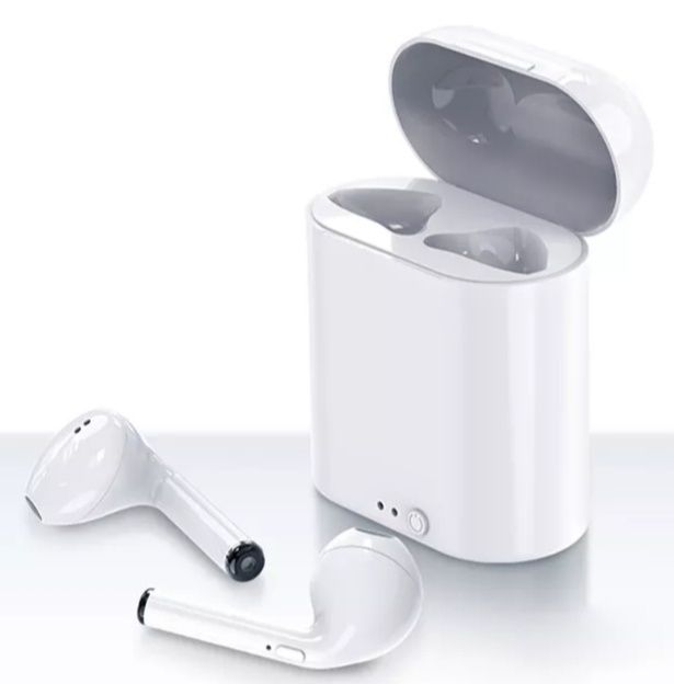 Białe słuchawki bezprzewodowe TWS