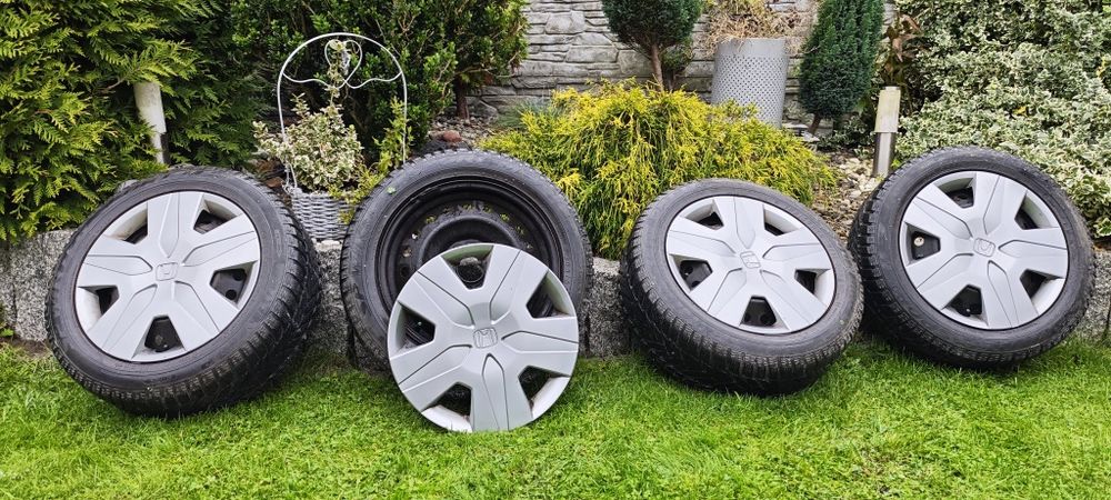 Felgi stalowe z oponami i kołpakami Honda Civic ufo