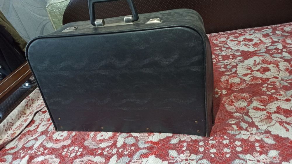 Валізка для швейної машинки Чайка