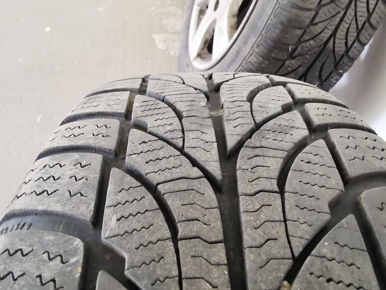 Koła_felgi aluminiowe_z oponami zimowymi_195/65 R15_5 x 112