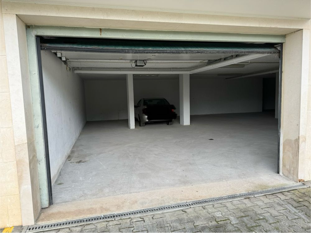 Garagem c/ nova com 252 m2