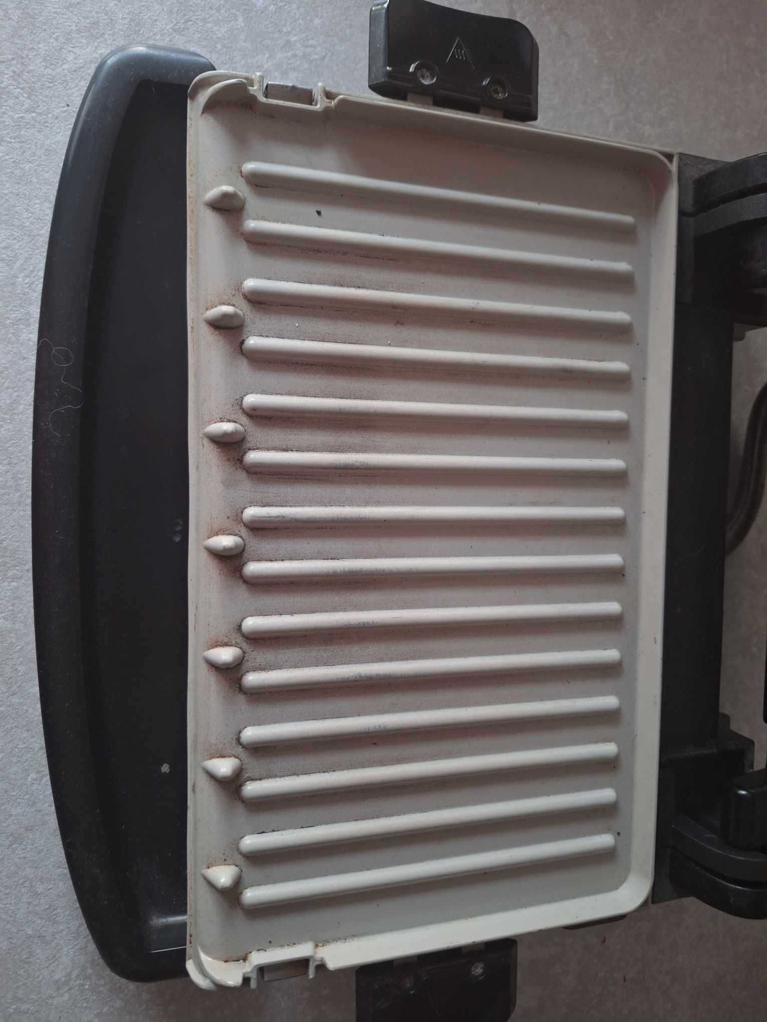 Grill elektryczny Russell Hobbs – idealny do kuchni i na balkon!