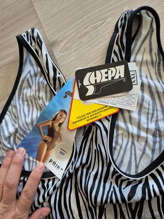 Jednoczęściowy strój kąpielowy