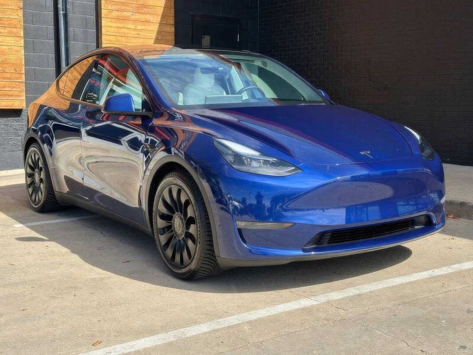Tesla Model Y      2023