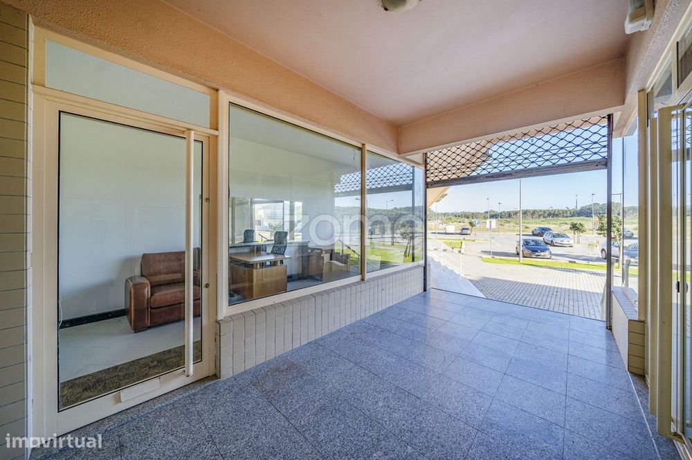 Loja com 18,90m2 junto a praia Amorosa em Chafé, Viana Castelo.