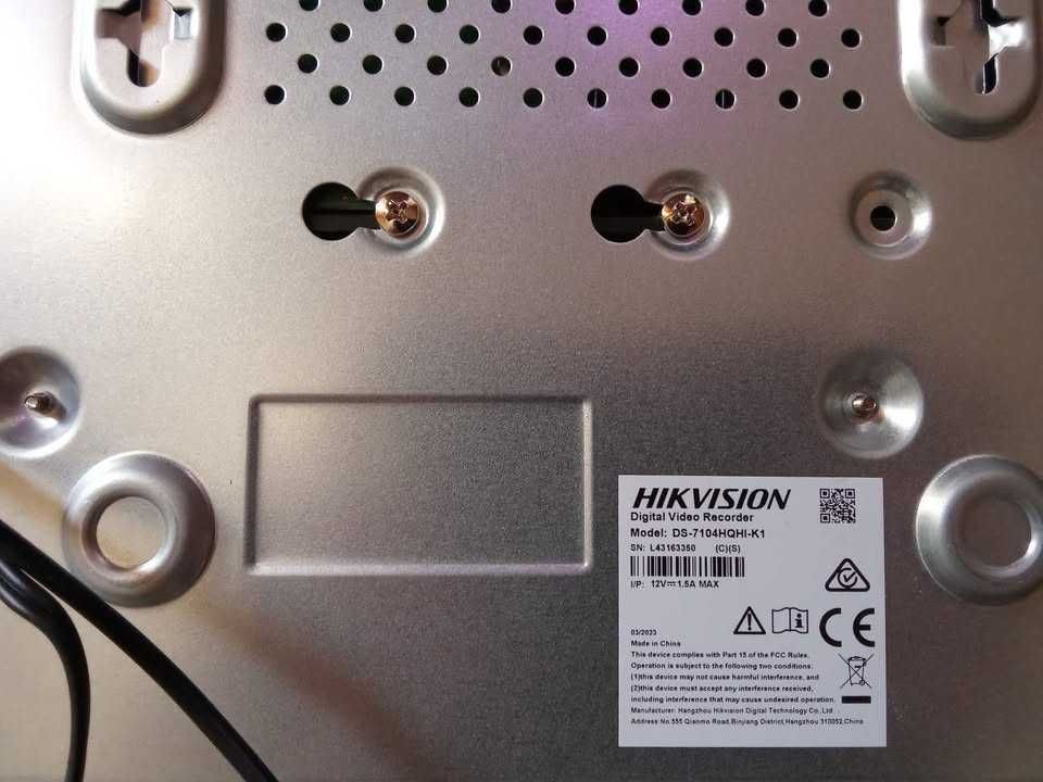 rejestrator hikvision z monitorem
