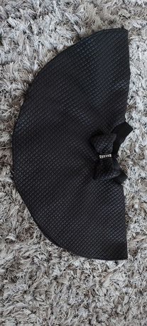 Czarna pikowana spódniczka z koła z kokarda