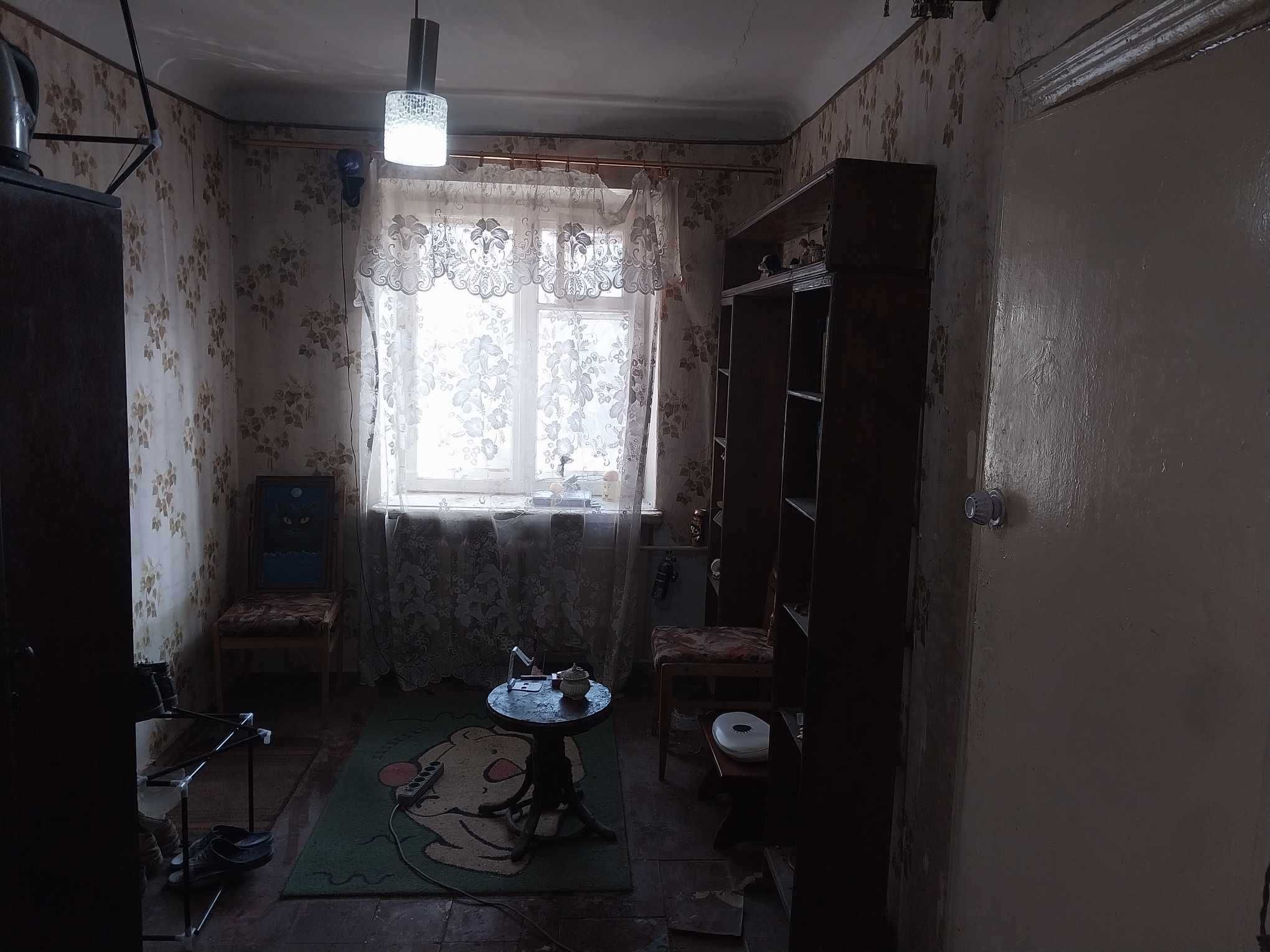 Продається секція 2 кімнати гуртожитку, р - н Центр не кутова