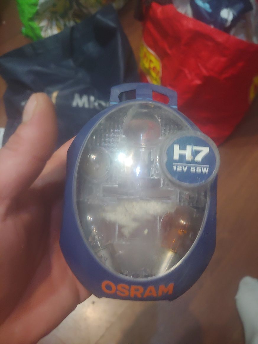 Żarówki do auta.