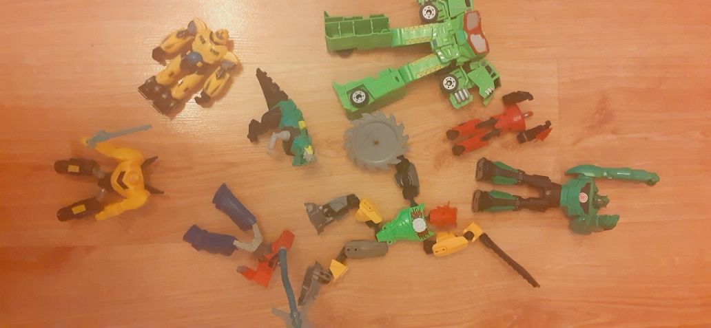 Komplet figurki Transformers ruchome elementy, do składania