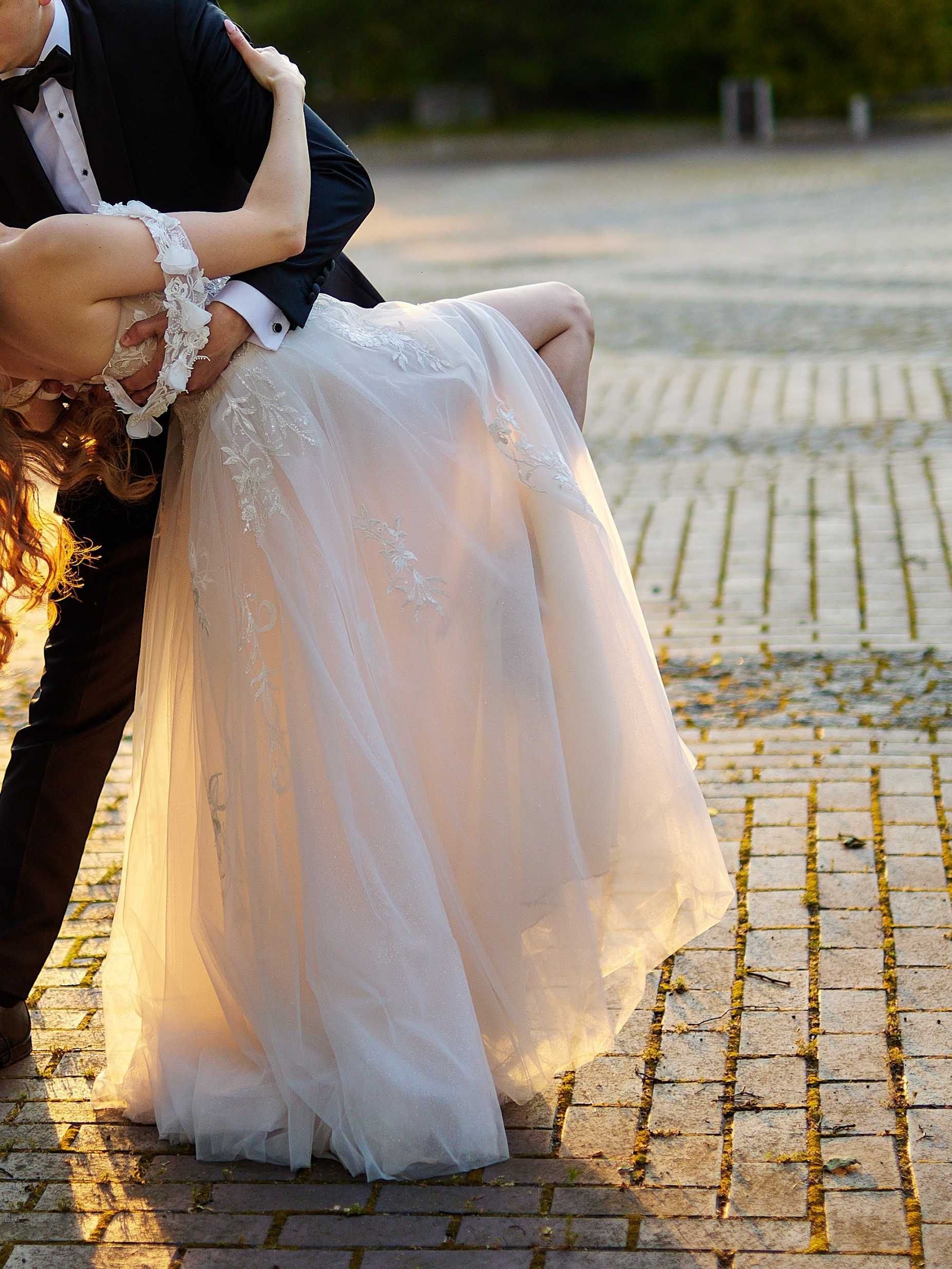 Suknia Ślubna S XS opadające ramiączka