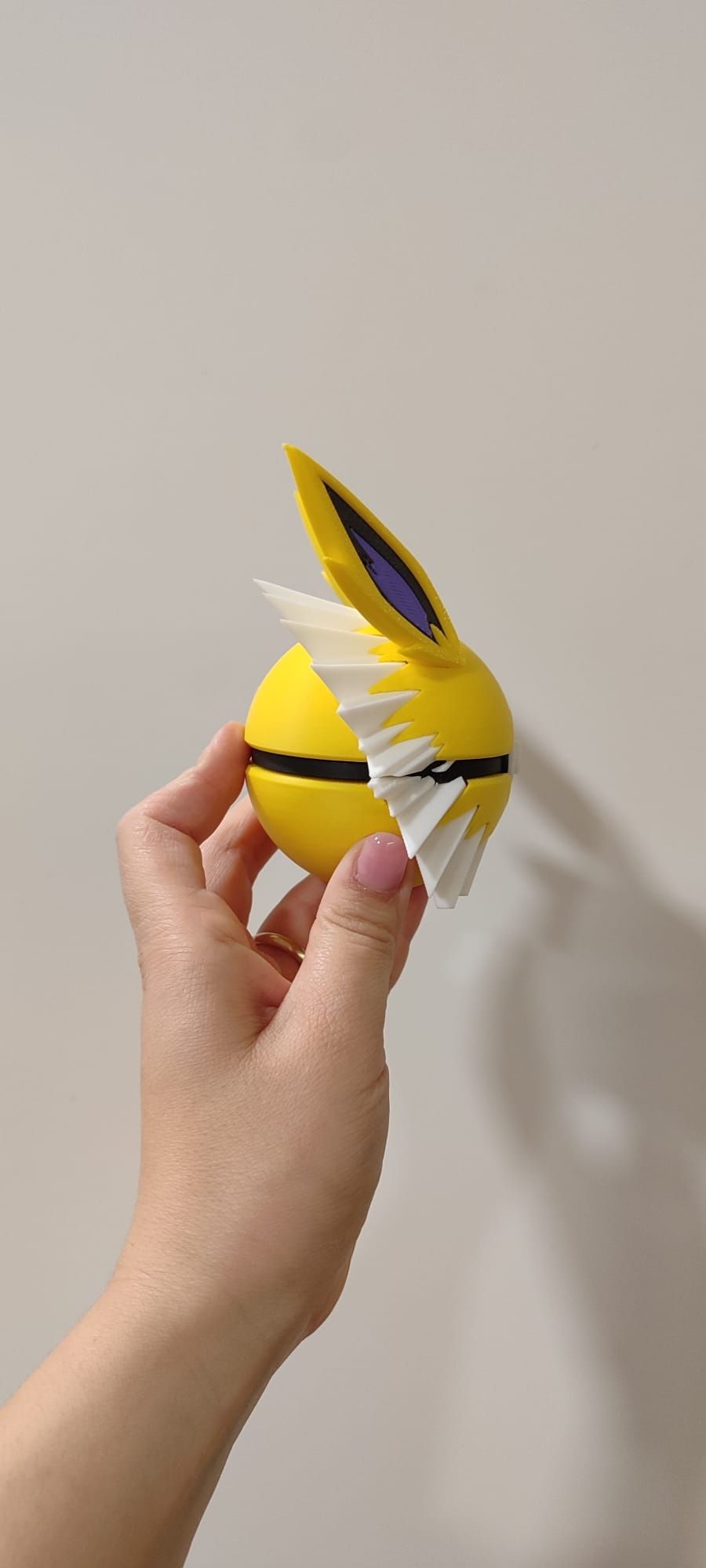 Jolteon pokeball pokemon 3d