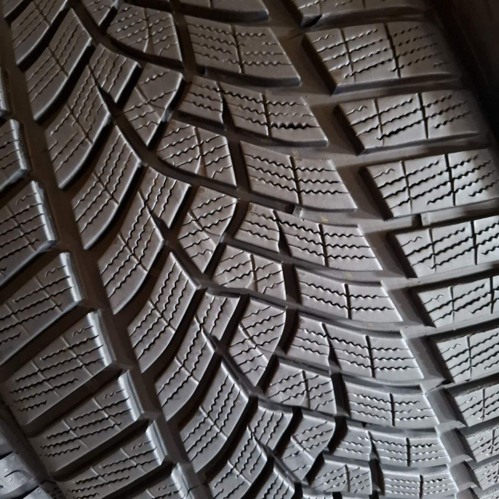 255/35/19+225/40/19 R19 Goodyear Ultra Grip Perfomance+ 4шт зима