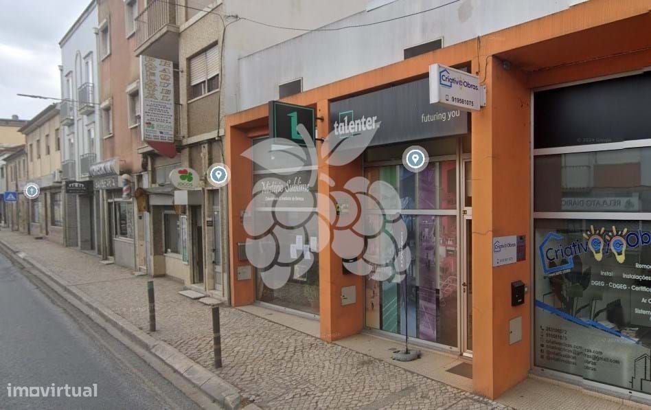 Loj a para venda no Carregado - G