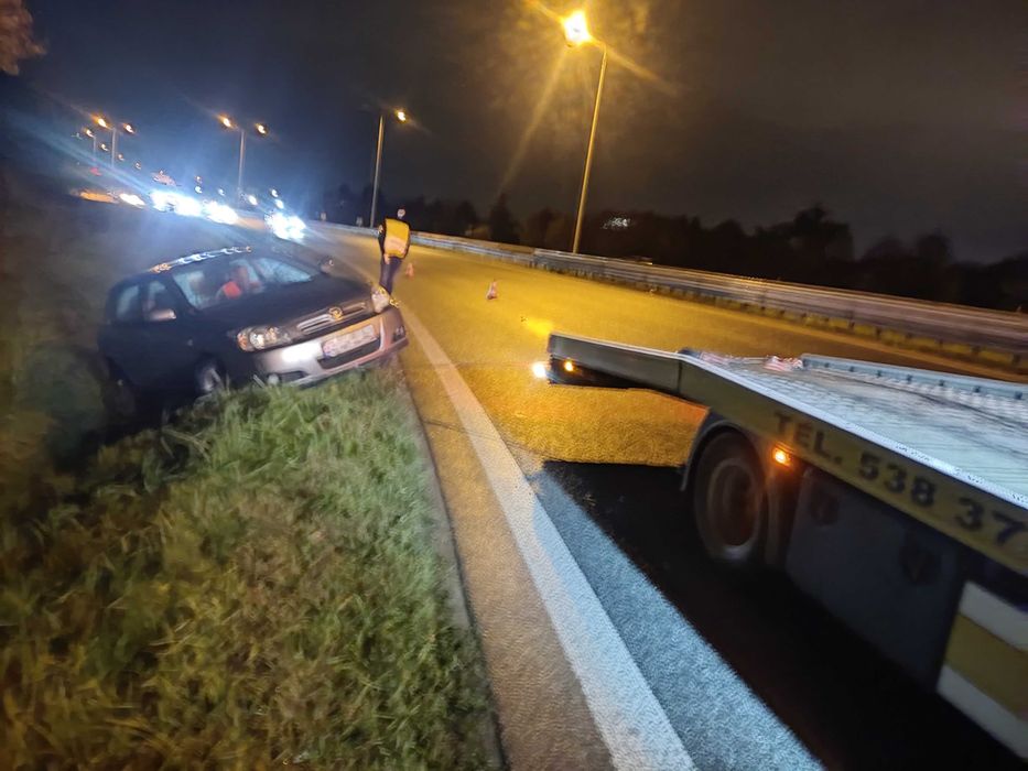 Pomoc Drogowa Wrocław 4x4 Wyciąganie z błota Wypompowanie paliwa