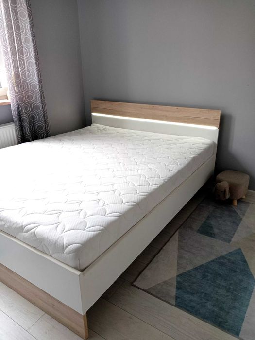 Sprzedam łóżko z materacem 160*200