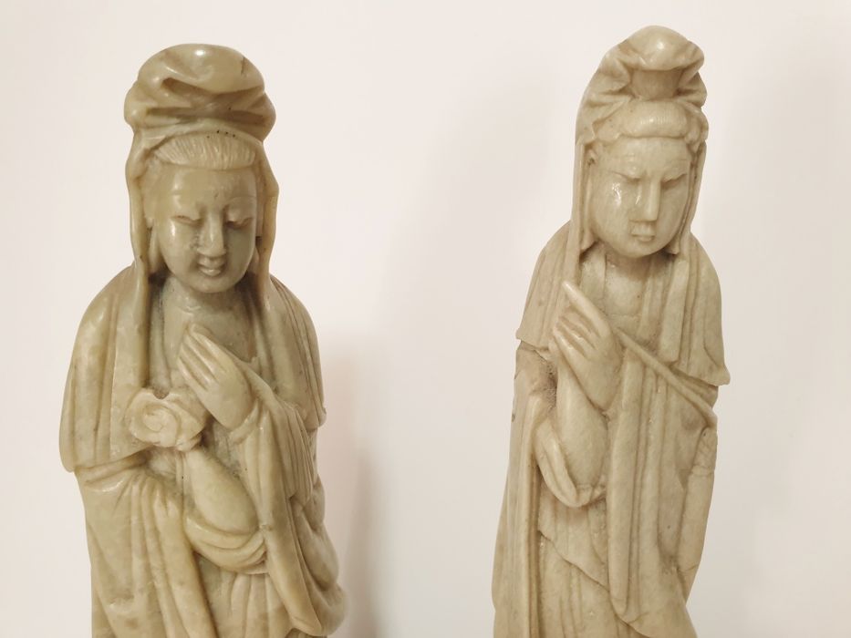 Lindas antigas esculturas asiáticas em pedra de sabão