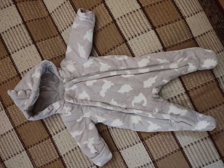 Kombinezon w dinozaury