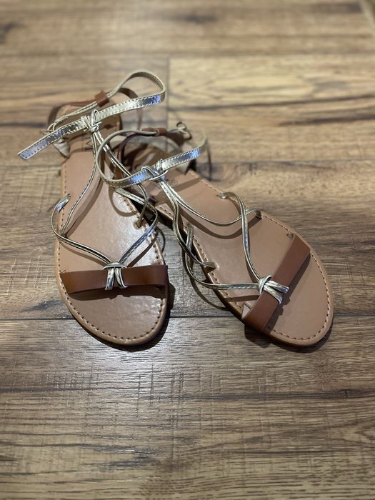 Босоніжки, сандалі на літо з мʼякою підошвою