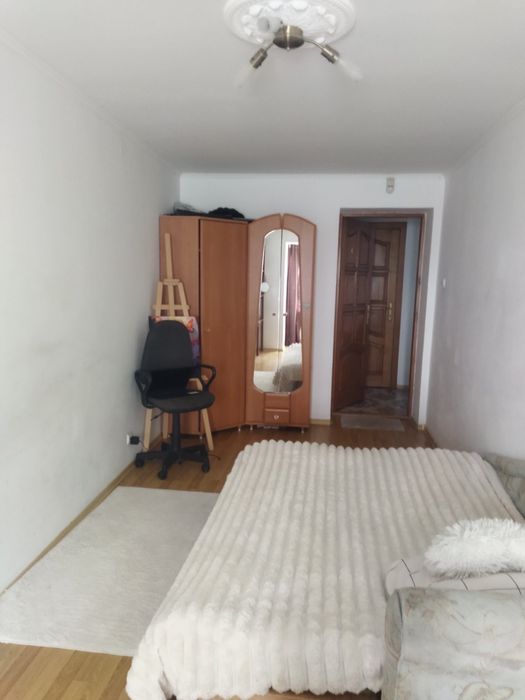 Здається окрема кімната для одної людини