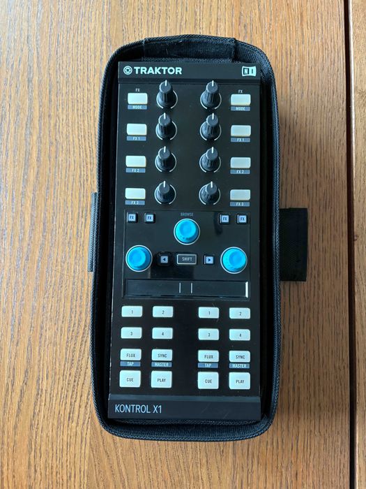 Traktor Kontrol X1 MK2 + Traktor Kontrol Bag