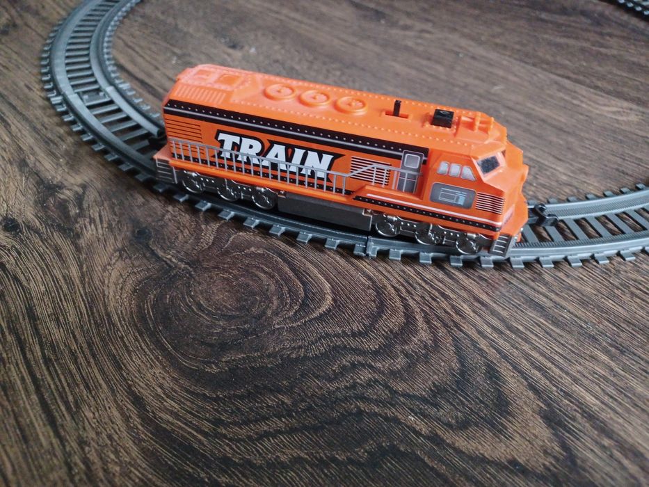 Lokomotywa z torami - pociąg