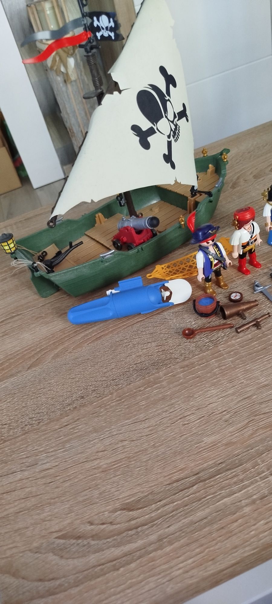 Sprzedam zestaw Playmobil - 70151..Statek Piracki i silnik podwodny.