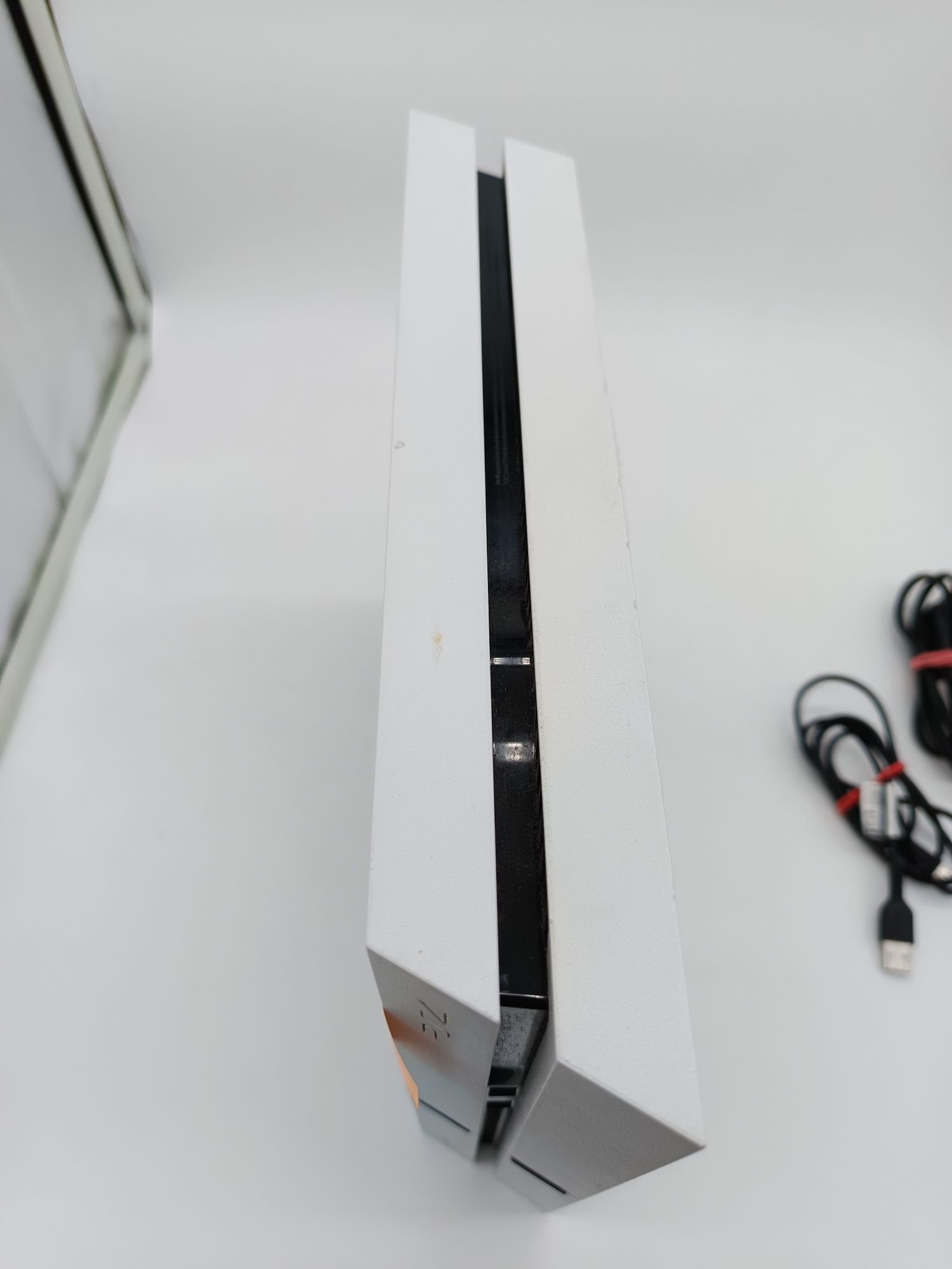 Konsola PlayStation 4 biała CUH-1216A  + 3 gry + pad
