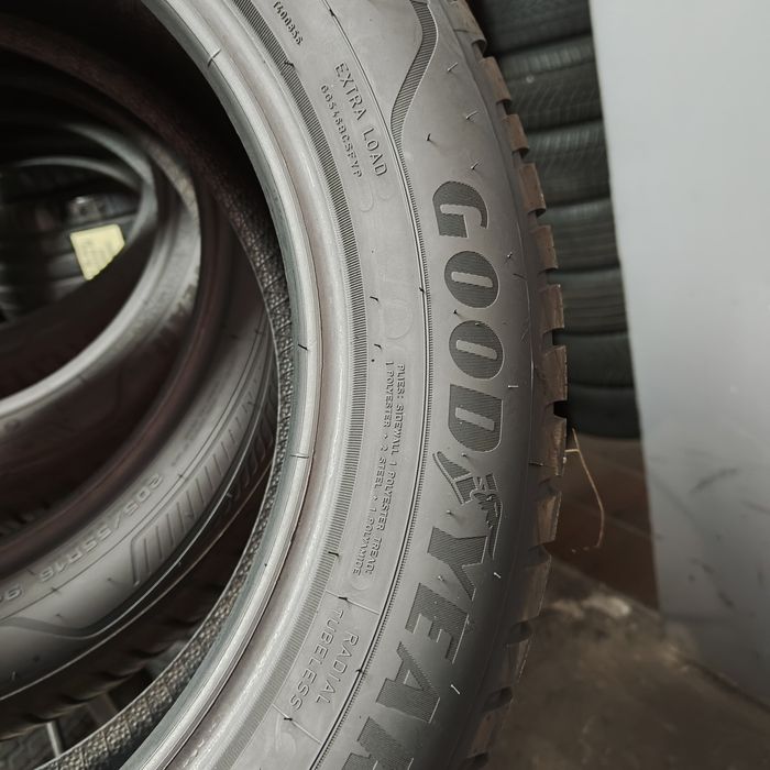 205/55/16 XL Sprzedam komplet opon całorocznych Goodyear