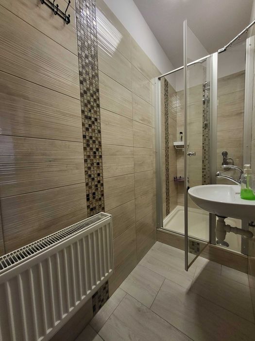 1. Mieszkania, apartamenty, pokoje, kwatery, noclegi pracownicze