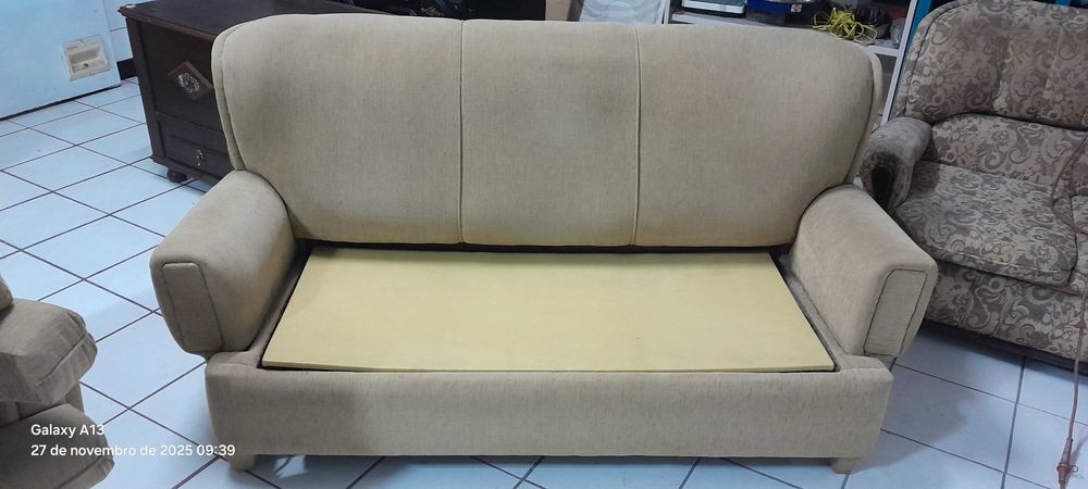 Trio de sofás em tecido