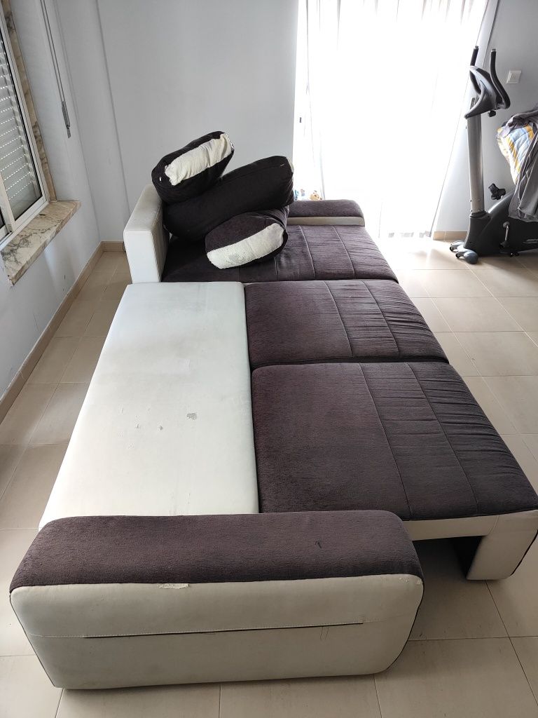 Sofá com chaise longue