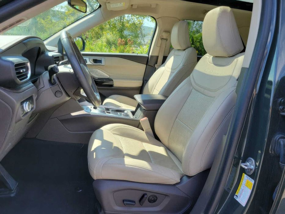 Ford Explorer Platinum      2022