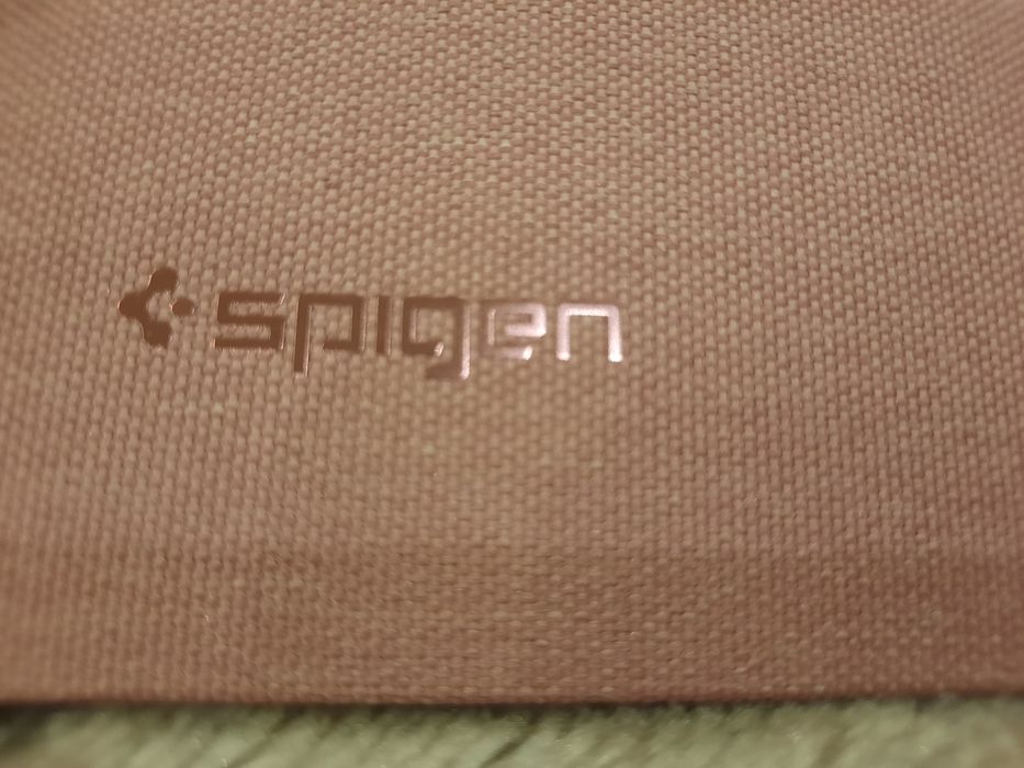 Чехол на планшет Spigen