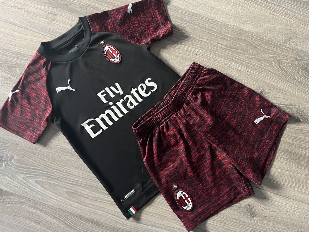 Stroj AC Milan w rozmiarze 116 polecam