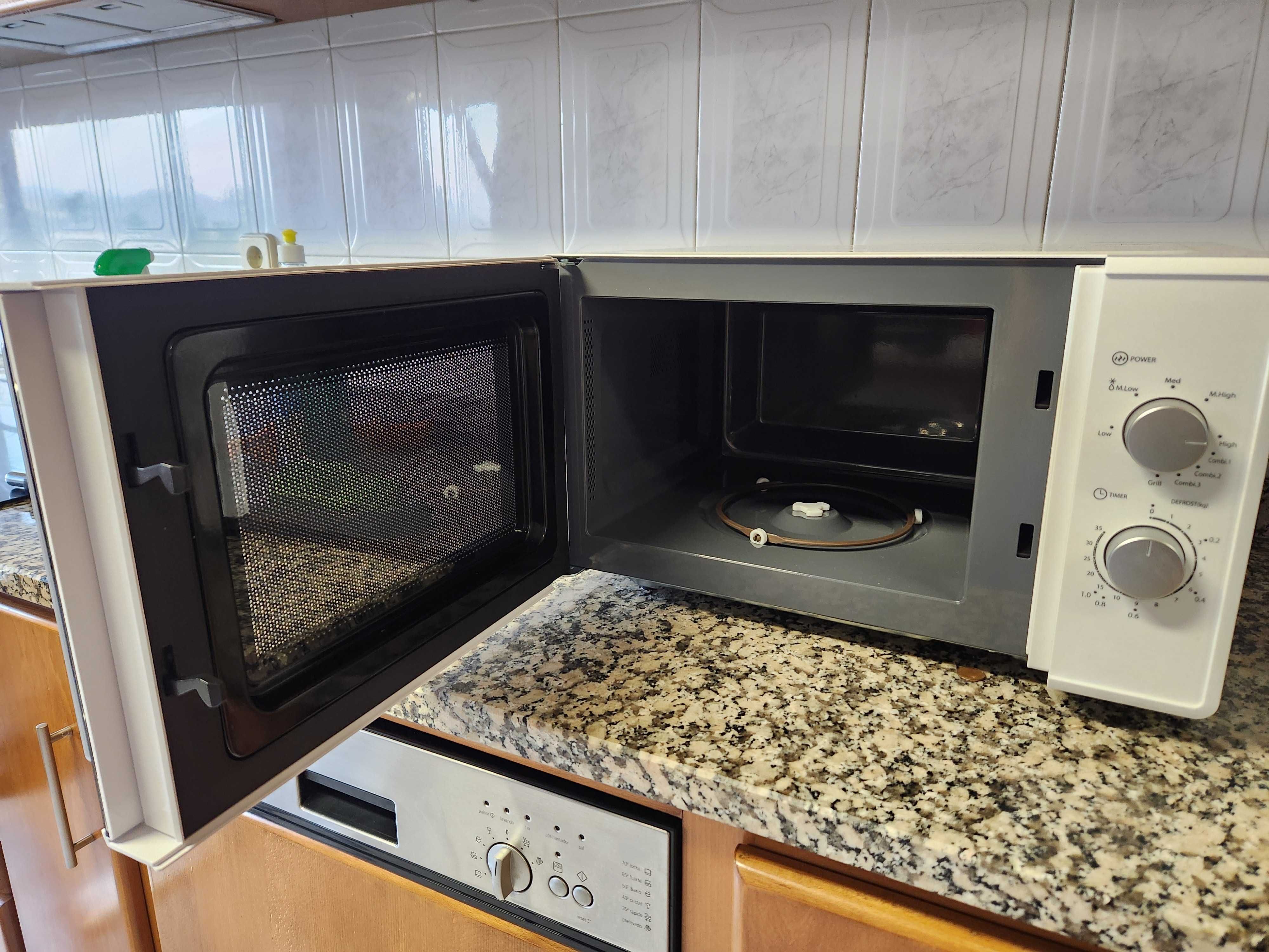 Microondas 25L, com grill