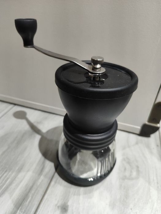 Młynek HARIO Skerton Plus z regulacją mielenia